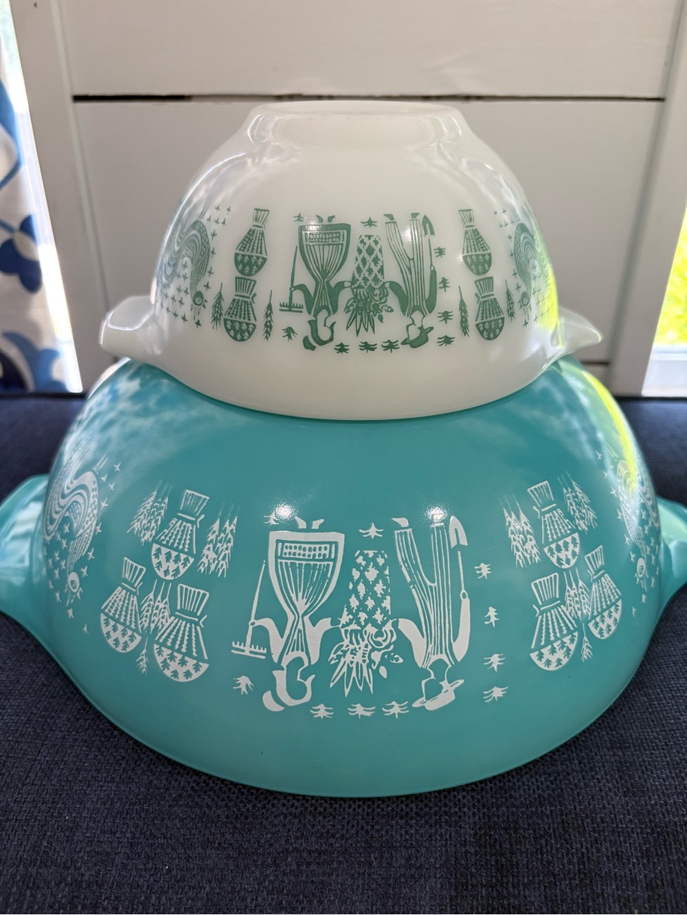 Vintage Pyrex Amish Turquoise and White Mixing Bowl Set - White Pattern